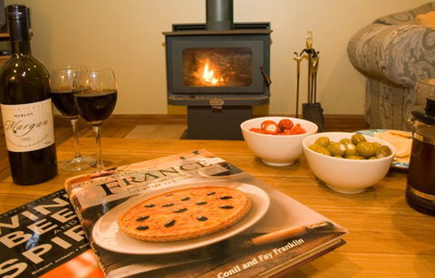 Bingle Tree Retreat - Dalby Accommodation 0