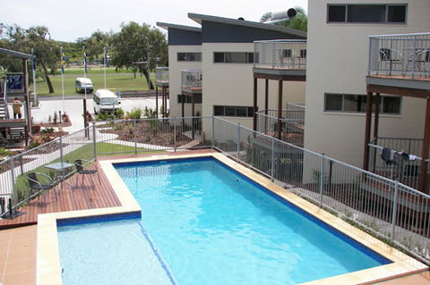 Emu's Beach Resort - Dalby Accommodation 0