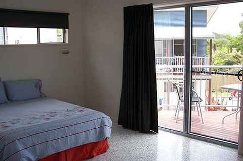 Emu's Beach Resort - Dalby Accommodation 1