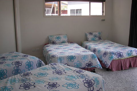 Emu's Beach Resort - Dalby Accommodation 2