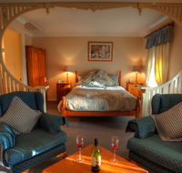 Honeysuckle Cottages and The Rocks Restaurant - Dalby Accommodation