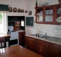 Dillons Cottage - Dalby Accommodation