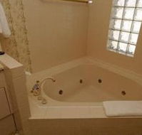 McNevins Warwick Motel and Gunyah Restaurant - Dalby Accommodation