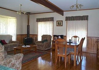 Kookaburra Cottage - Holiday Home - Dalby Accommodation 4