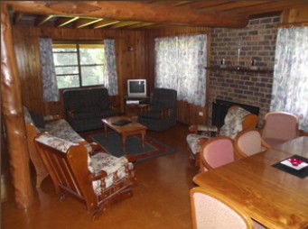 Oodgeroo - Chalet - Dalby Accommodation 5