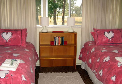 Flag Springs Bush Retreat - Dalby Accommodation 0