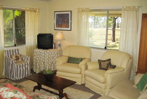 Flag Springs Bush Retreat - Dalby Accommodation 3