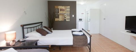 Bay Of Palms - Dalby Accommodation 5