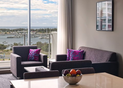 Meriton Serviced Apartments Southport - Dalby Accommodation 4