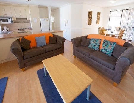 Duke's Apartments - Dalby Accommodation 5