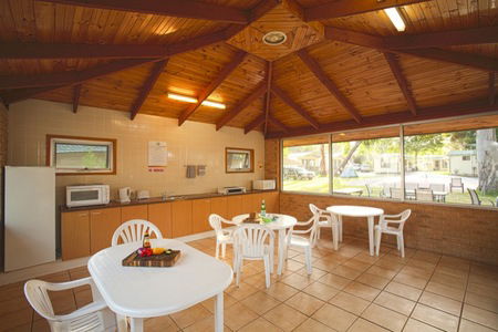 Crystal Brook Tourist Park - Dalby Accommodation 2