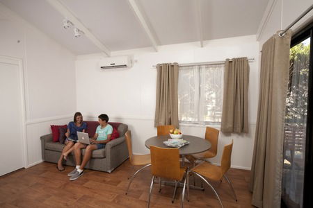 Crystal Brook Tourist Park - Dalby Accommodation 4
