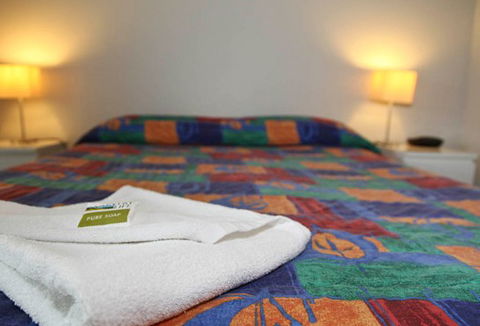 Ambassador Apartments Holiday Units - Dalby Accommodation 3