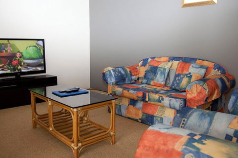 Ambassador Apartments Holiday Units - Dalby Accommodation 5