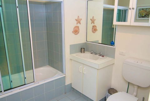 Apartments Paradise Grove - Dalby Accommodation 4