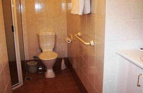 Champagne Apartments - Dalby Accommodation 4