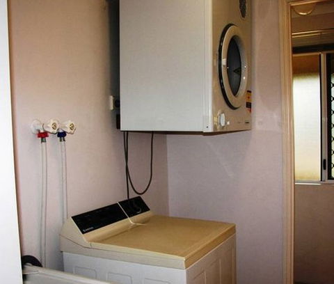 Champagne Apartments - Dalby Accommodation 5