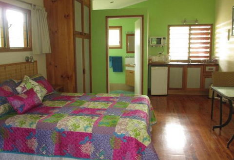 Clifton Beach Retreat - Dalby Accommodation 2