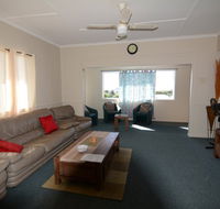 AMELIA STREET GLADSTONE 5 BEDROOMS - Dalby Accommodation