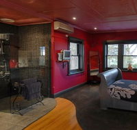 Oakdene Vineyards Guesthouse - Dalby Accommodation