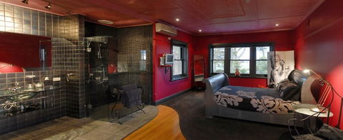 Oakdene Vineyards Guesthouse - Dalby Accommodation 0