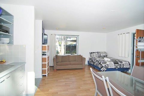 Huskisson Holiday Cabins - Dalby Accommodation 2