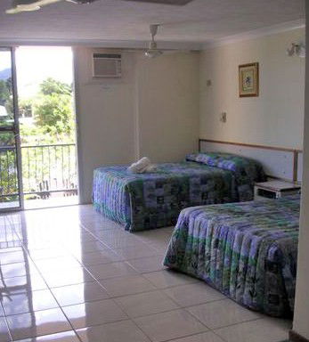 Cairns Holiday Lodge - Dalby Accommodation 2
