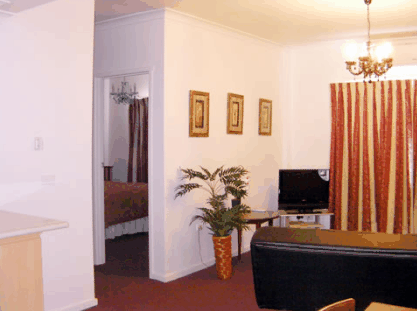 The Commodore Motor Inn - thumb 1