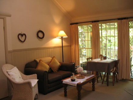 Harrow Cottages - Dalby Accommodation 3