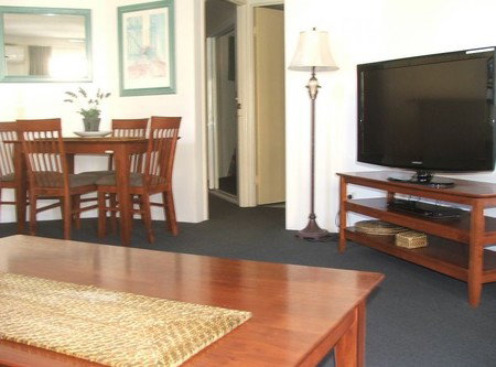 Caribbean Resort - Dalby Accommodation 3