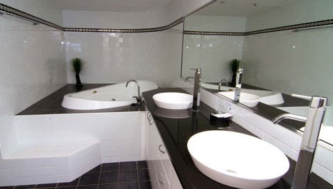 Victoria Square Luxury Apartments - Dalby Accommodation 2