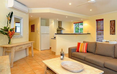 Cayman Villas Port Douglas - Dalby Accommodation 3