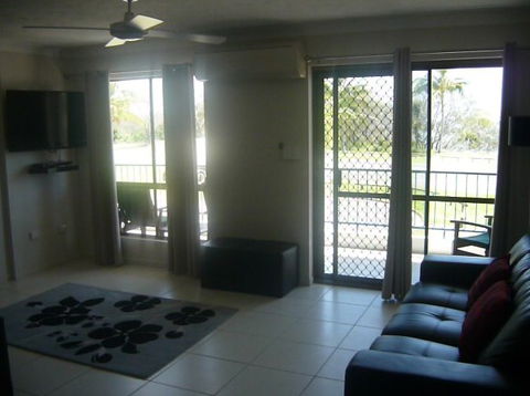 L'Amor Holiday Apartments - Dalby Accommodation 4