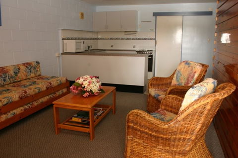 Sky View Coastal Luxury Units - Dalby Accommodation 3