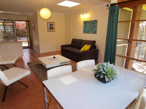 Bright Highland Valley Cottages - Dalby Accommodation 0