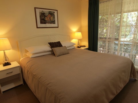 Bright Highland Valley Cottages - Dalby Accommodation 2