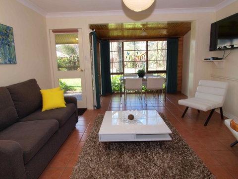 Bright Highland Valley Cottages - Dalby Accommodation 4