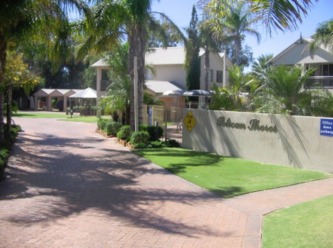 Pelican Shore Villas - Dalby Accommodation 0