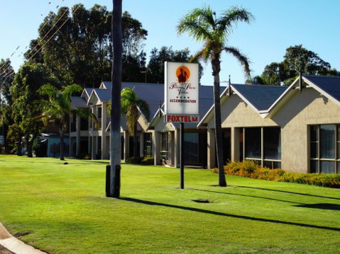 Pelican Shore Villas - Dalby Accommodation 2