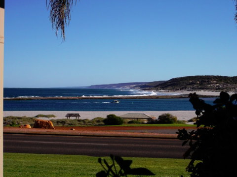 Pelican Shore Villas - Dalby Accommodation 3