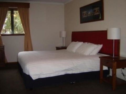 The Island Resort Motel - Dalby Accommodation 2