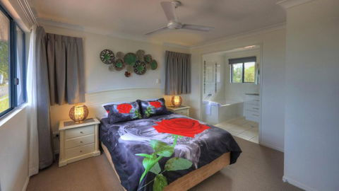 Dolphin Waters Holiday Apartments - Dalby Accommodation 2
