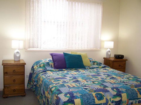 Beachfront Units Merimbula - Dalby Accommodation 4
