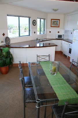 Santa Fe Holiday Apartments - Dalby Accommodation 3
