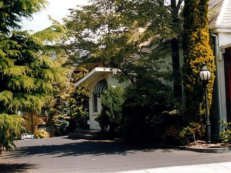 Grosvenor Court Apartments - Dalby Accommodation 0