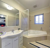Comfort Inn And Suites Georgian Albury - Dalby Accommodation