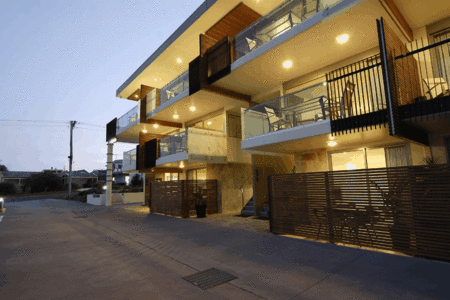 The Dolphin Apartments - thumb 1