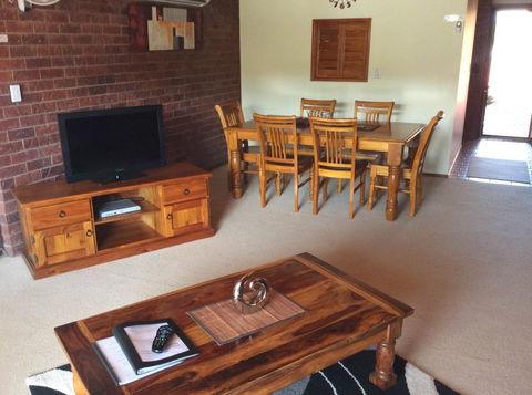 Cleveland Visitor Villas Motel & Shailer Park Garden Villas - Dalby Accommodation 0