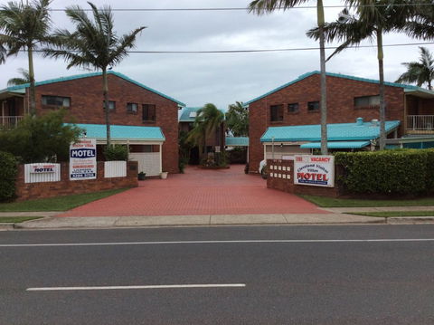 Cleveland Visitor Villas Motel & Shailer Park Garden Villas - Dalby Accommodation 2