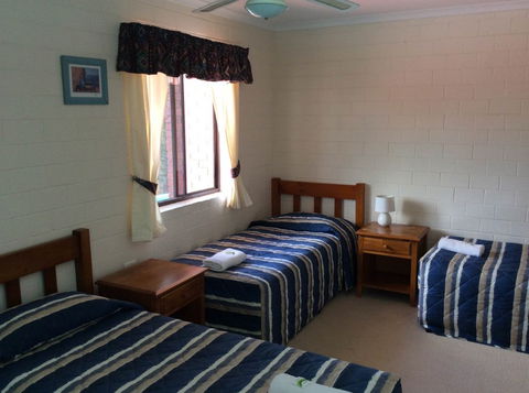 Cleveland Visitor Villas Motel & Shailer Park Garden Villas - Dalby Accommodation 3